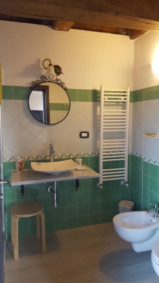 B&B La Taverna Degli Angeli Vezzi Portio Bagian luar foto