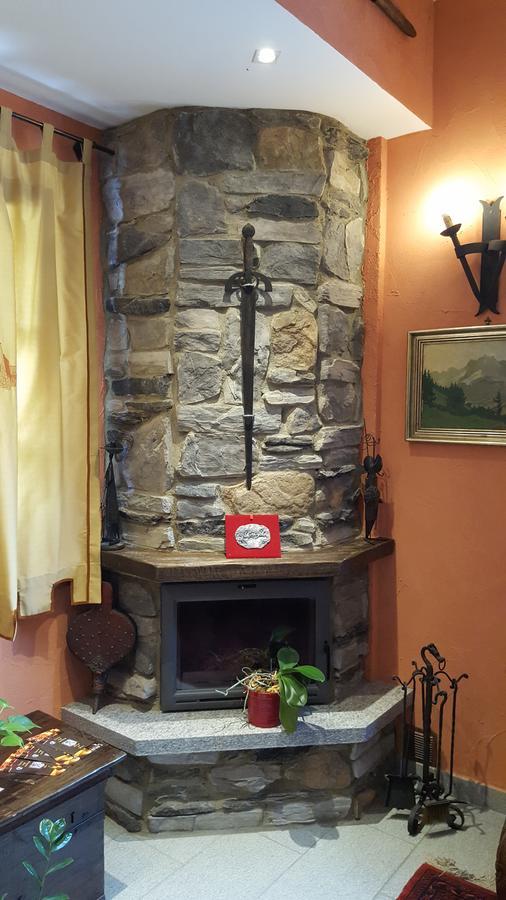 B&B La Taverna Degli Angeli Vezzi Portio Bagian luar foto