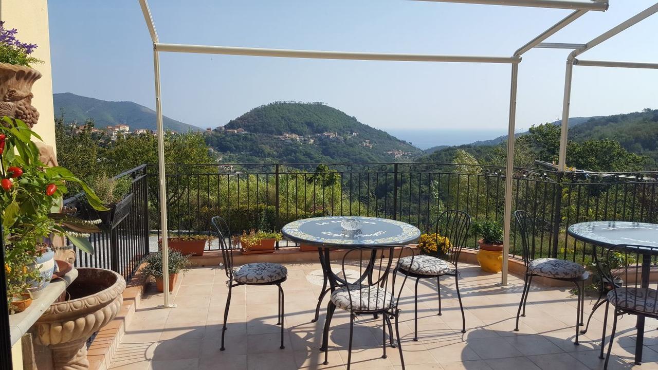 B&B La Taverna Degli Angeli Vezzi Portio Bagian luar foto