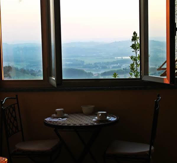 B&B La Taverna Degli Angeli Vezzi Portio Bagian luar foto