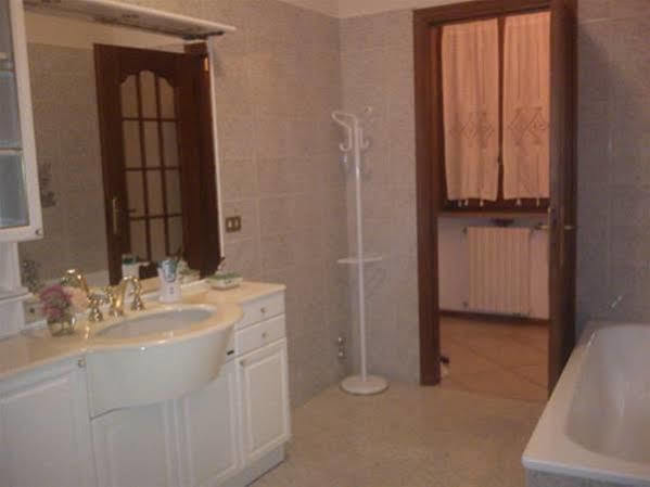 B&B La Taverna Degli Angeli Vezzi Portio Bagian luar foto