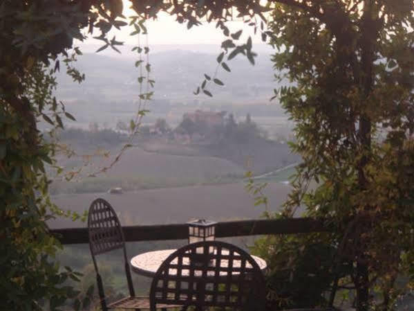 B&B La Taverna Degli Angeli Vezzi Portio Bagian luar foto